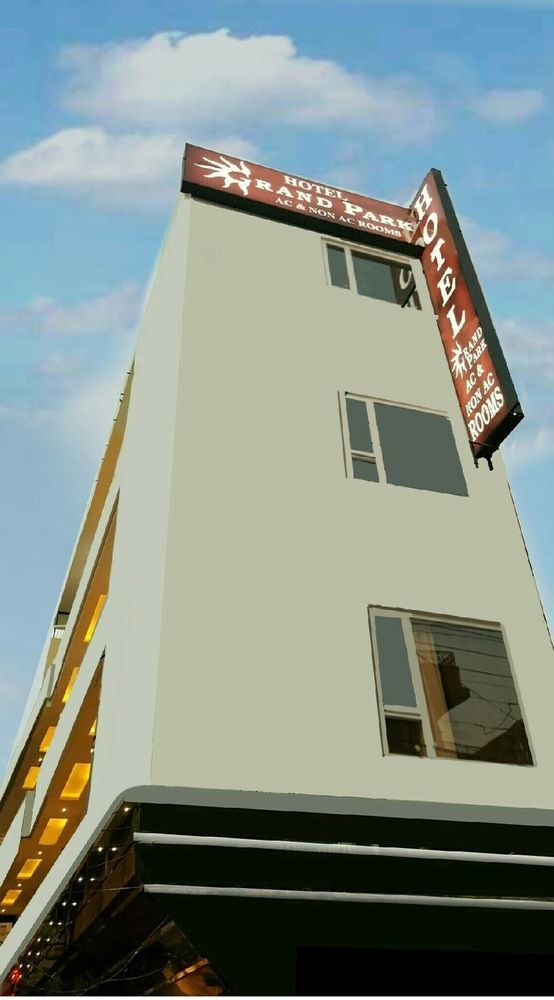 Hotel Oyo 7447 Grand Park Amritsar Esterno foto