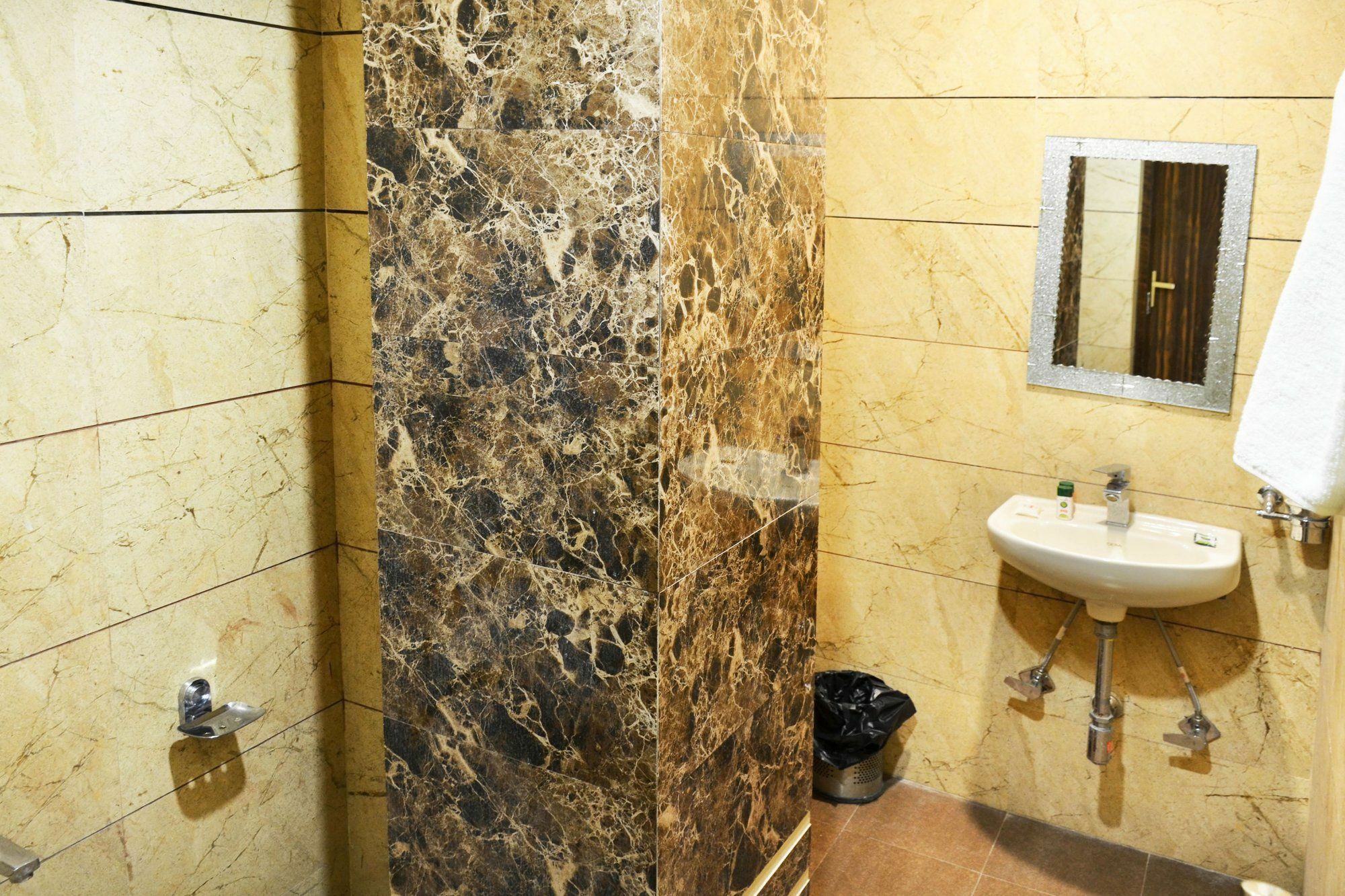 Hotel Oyo 7447 Grand Park Amritsar Esterno foto