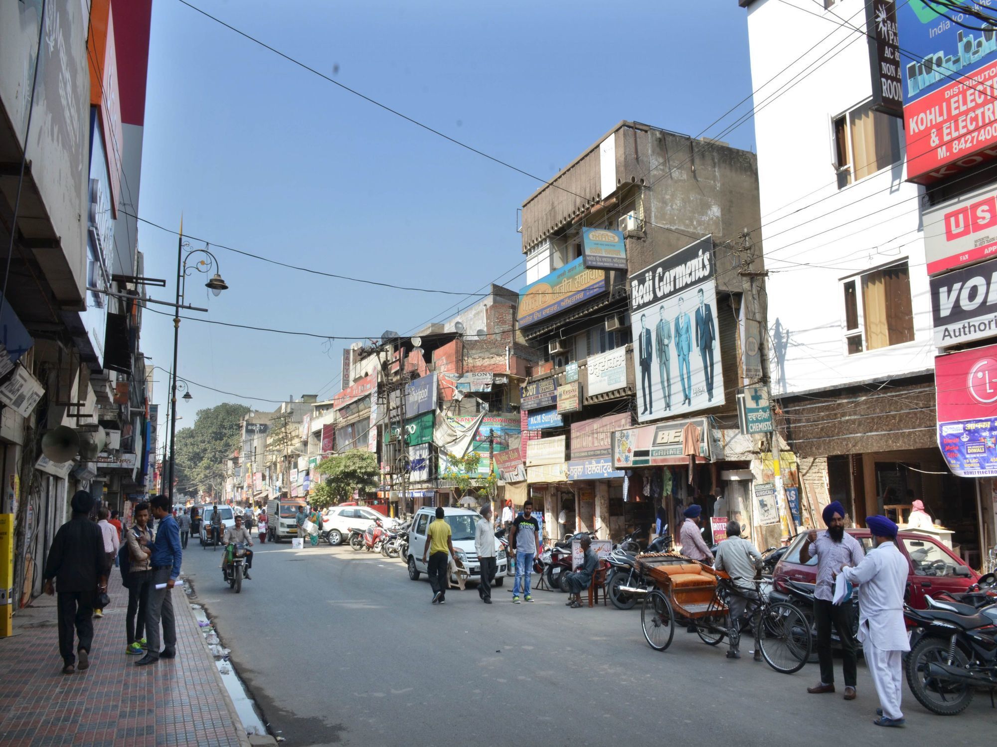 Hotel Oyo 7447 Grand Park Amritsar Esterno foto