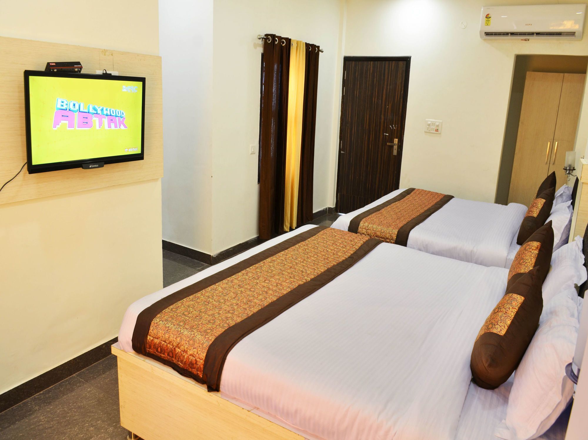 Hotel Oyo 7447 Grand Park Amritsar Esterno foto