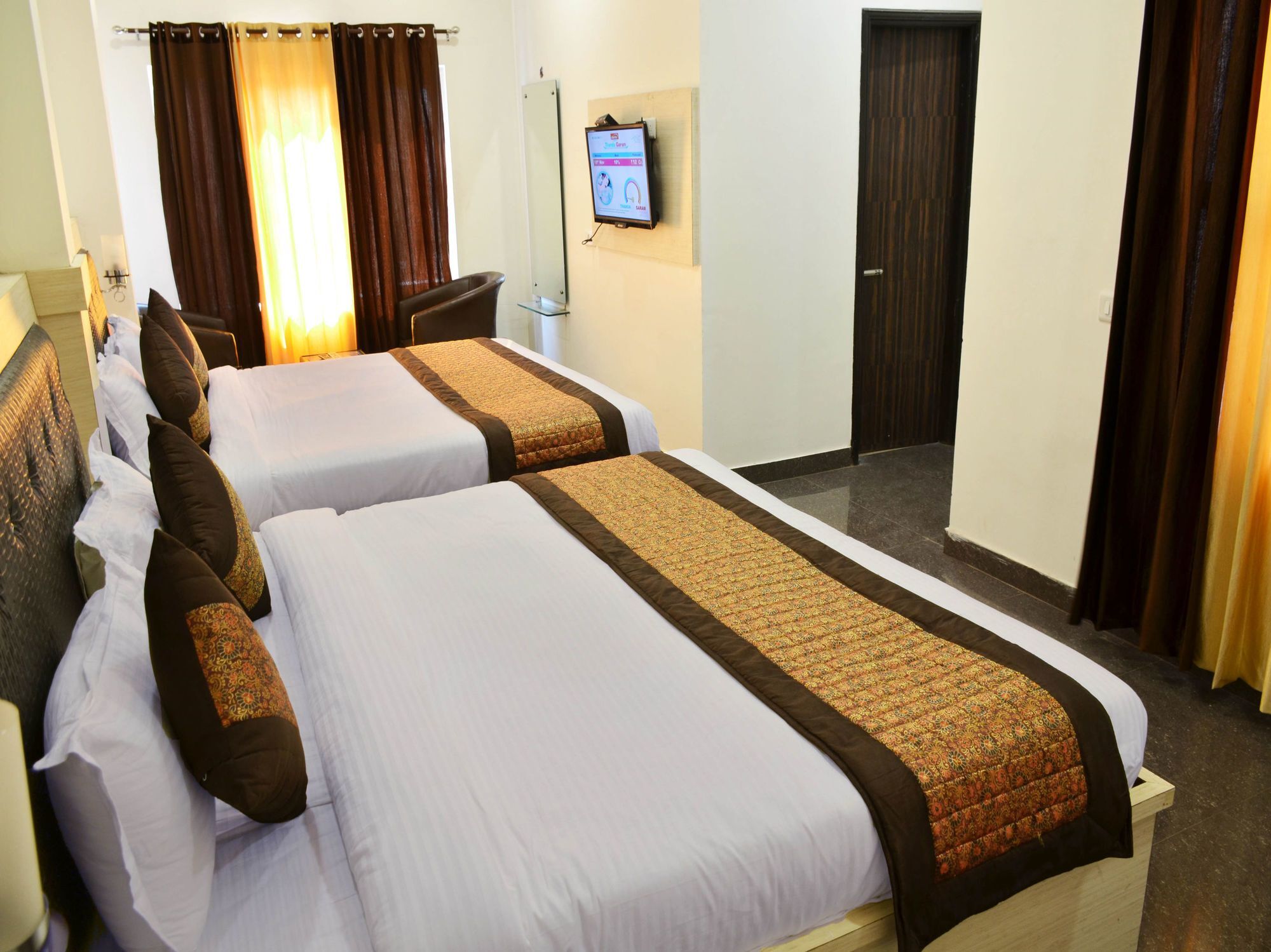 Hotel Oyo 7447 Grand Park Amritsar Esterno foto